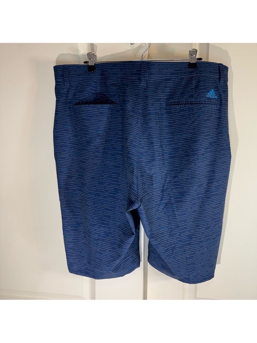 Adidas Ultimate 365 Print Men's Golf Shorts in blue with a striped pattern 38 - Picture 2 of 6